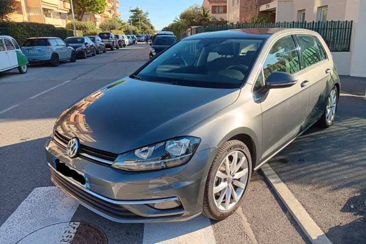 VOLKSWAGEN Golf