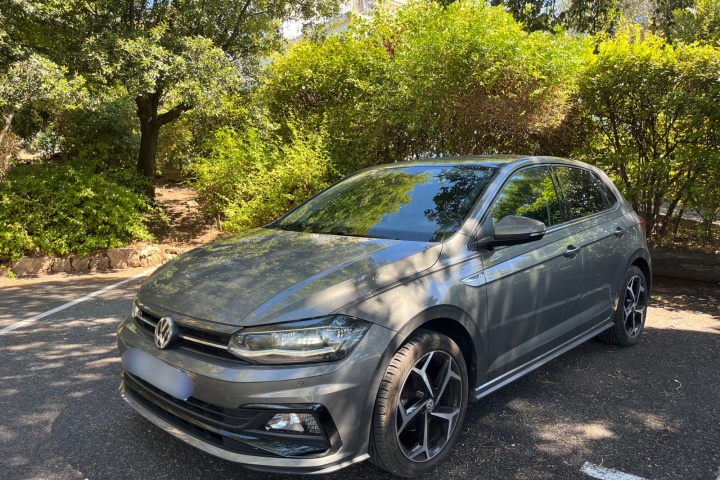 VOLKSWAGEN Polo