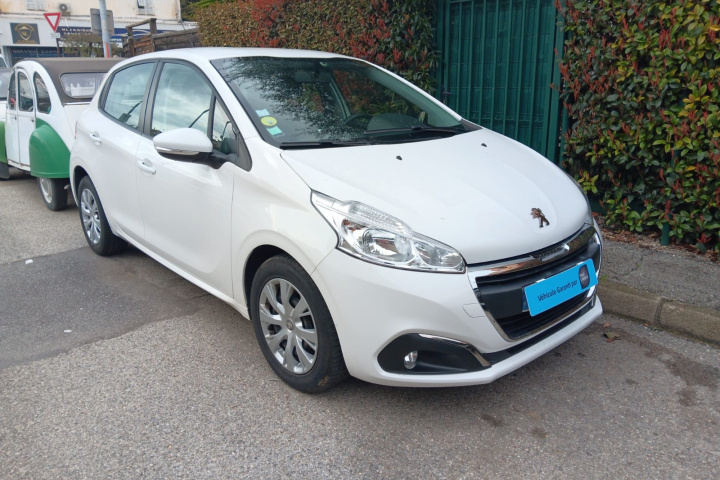 PEUGEOT 208 Business