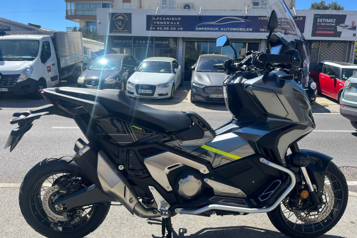 HONDA X-adv